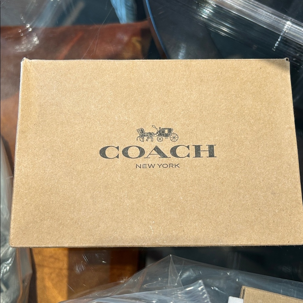 Coach Metallic Gold Wristlet 6.25”x 4” NIB Comes with Shopping Bag & Tissue - Picture 7 of 7